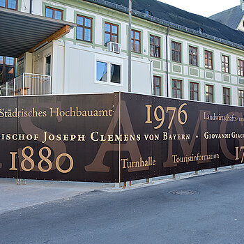 Nachdem die Hochschule im Zuge der Säkularisation 1803 schließen musste und ab 1839 ein Appellationsgericht eingerichtet wurde, kam es ab 1880 zu einer erneuten Schulnutzung.