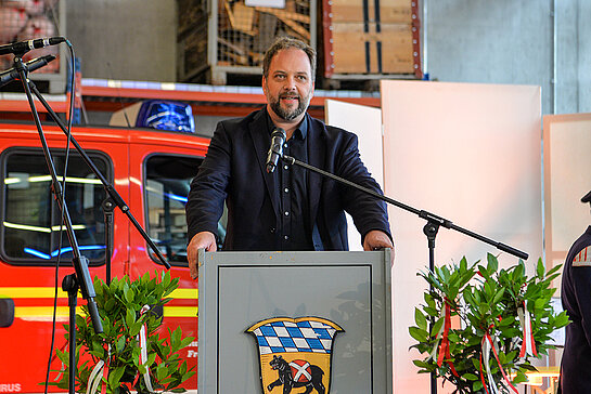 Auch die Feuerwehr bereichert das Kulturleben, wie OB Tobias Eschenbacher dankend feststellte. (Foto: Stadt Freising)