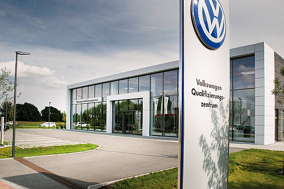 Das VW-Qualifizierungszentrum im Gewerbegebiet Clemensänger. (Foto: MASELL)