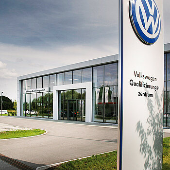 Das VW-Qualifizierungszentrum im Gewerbegebiet Clemensänger. (Foto: MASELL)