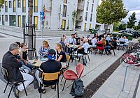 Auf dem Bild sind Teilnehmende vom Sprachcaf&eacute; zu sehen (Foto: Richard Lorenz).