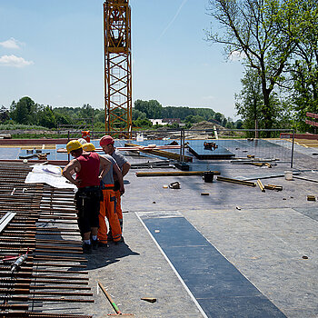 Westtangente Freising /Tunnel in Deckelbauweise: Arbeiten an einem "Dock".