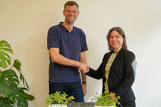Alexander Heberger (Geschäftsführer Freisinger Wohnbau GmbH & Co. Immobilien KG) und Oberbürgermeisterin Monika Schwind (Aufsichtsratsvorsitzende) (Foto: Hugo Fritzsch)
