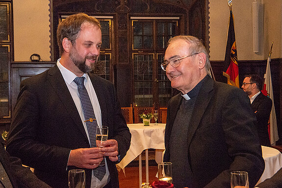 OB Tobias Eschenbacher und Weihbischof Bernhard Haßlberger sind auch persönlich eng verbunden. (Foto: Stadt Freising)