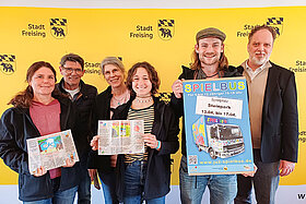 v.l. Cornelia Schlott, Stefan Memmler, Diana Küchler, Mira Bachmeier, Jonas Weller (alle Stadtjugendpflege) Oberbürgermeister Tobias Eschenbacher