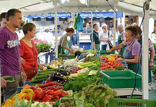 Stimmungsbild vom "Grünen Wochenmarkt" 