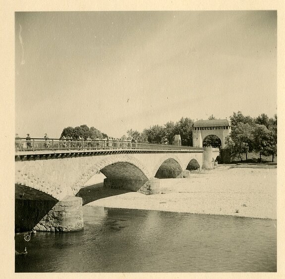 Freisinger Isarbrücke um 1941.