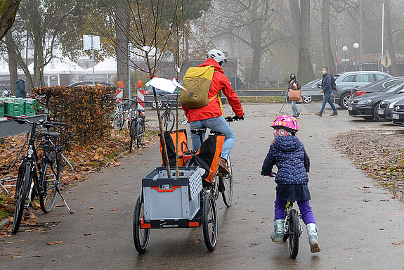 Und ab geht´s mit Kind und Kegel zum Pflanzen nach Hause. 