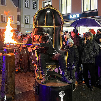 Spektakuläre Feuershow beim Eröffnungsfest der Oberen Altstadt im Dezember 2023. (Foto: ski)