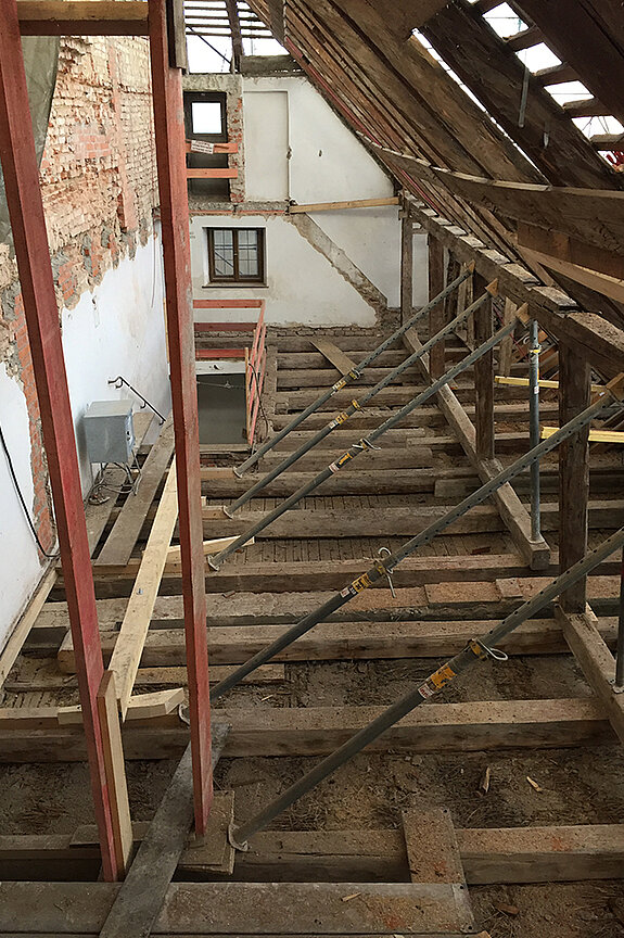 Dachsanierung und Deckenverstärkung im Asamgebäude Freising. 
