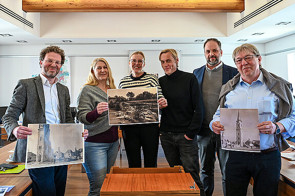 Programmvorstellung (v.l.) Florian Notter, Marion Steinhauser, Andrea Berger, Markus Bader, OB Tobias Eschenbacher und Ernst Fischer. (Foto: Stadt Freising)