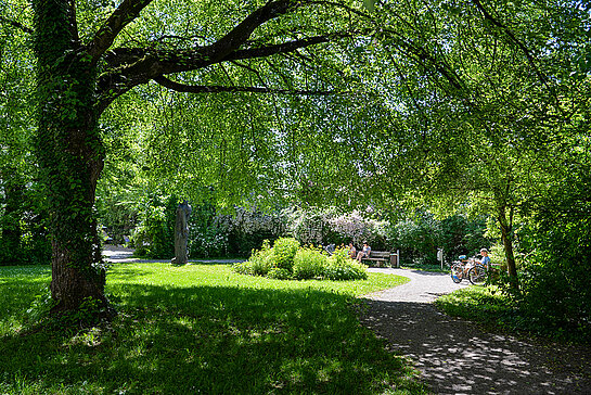 Der lauschige Amtsgerichtsgarten ist auch in diesem Jahr Schauplatz für das "Sommer Wunder 2021", dazu kommen einige Veranstaltungen im Lindenkeller-Biergarten. (Foto: Stadt Freising)