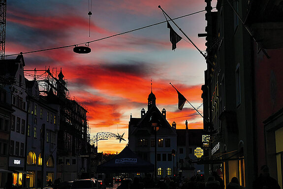 Die von Huang Qi im feurigen Abendrot inszenierten Gebäude-Silhouetten rund um den Marienplatz kamen auf Platz zwei.