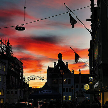 Die von Huang Qi im feurigen Abendrot inszenierten Gebäude-Silhouetten rund um den Marienplatz kamen auf Platz zwei.