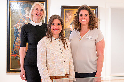 v. links: Eva Willberg (Leitung Stadtmuseum), OB Monika Schwind, Veronika Winkler (stv. Leitung Stadtmuseum) (Foto: Dirk Daniel Mann)