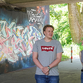 Organisiert wurde das Projekt maßgeblich vom Freisinger Jugendstadtrat: Die Vorsitzenden Michael Weindl und Philomena Böhme zeigten sich bei der Vorstellung des Graffiti schwer beeindruckt.