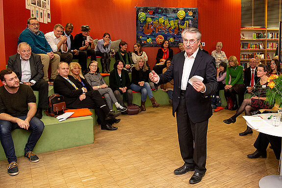 "Wir wissen, was wir an unserer Stadtbibliothek haben", sagte Kulturreferent Hubert Hierl. (Foto: Stadt Freising)