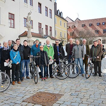 Gruppenbild: Offizielle Vorbereisung der Radwegekommission zur Aufnahme der Stadt Freising in die Arbeitsgruppe Fahrradfreundliche Kommune