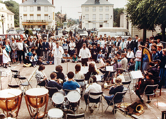 Musikalische Botschafter: Schüler*innen der Musikschule beim Besuch in Freisings Partnerstadt Arpajon.