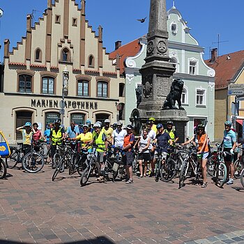 Gruppenbild: Auftakttour des STADTRADELN 2019 