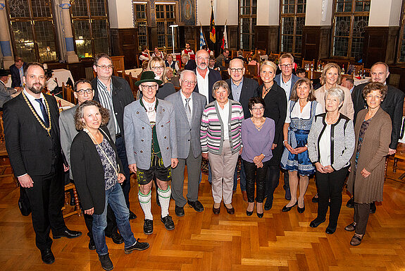 Gruppenbild der ausgezeichneten Freisinger Persönlichkeiten. (Foto: Stadt Freising)