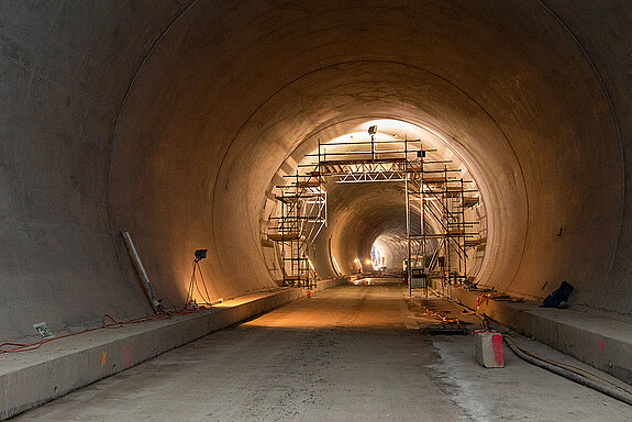 Westtangente Freising: im bergmännischen Tunnel mit Blick auf das Schachtbauwerk.