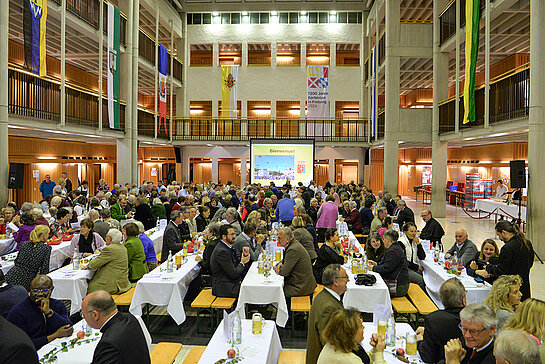 Blick in die Aula - vor offiziellem Beginn.