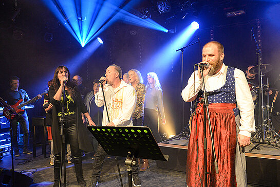 Die "Kulturamtsband" schmetterte zum Abschied: "Servus, mach´s guat"! (Foto: Stadt Freising)