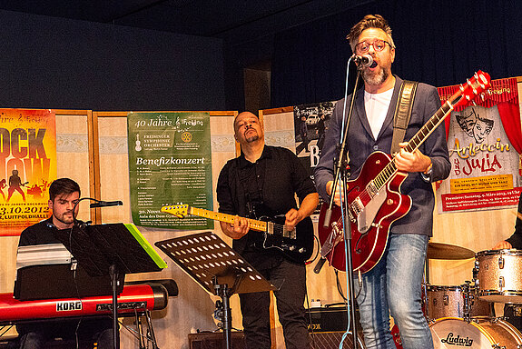 Die „Martin Keeser Tribute Band“ präsentiert„Come together“ als Huldigung der „Beatles Revival Show“, die zwei Mal in der Luitpoldhalle für ein ausverkauftes Haus gesorgt hatte