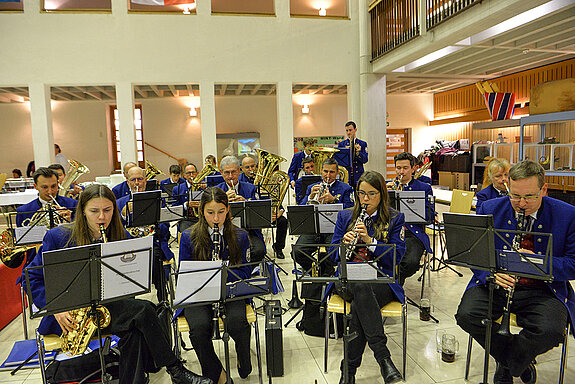 Das Bild zeigt die Ortsmusik Franzensdorf aus der österreichischen Gemeinde Groß-Enzersdorf.