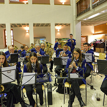 Das Bild zeigt die Ortsmusik Franzensdorf aus der österreichischen Gemeinde Groß-Enzersdorf.