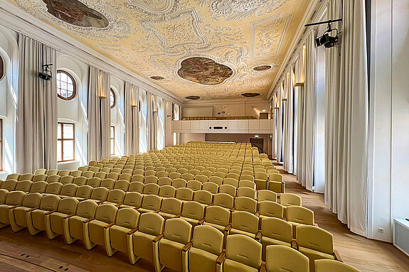 Asamsaal - Blick von der B&uuml;hne Richtung Empore. (Foto: ski)