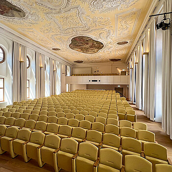 Asamsaal - Blick von der B&uuml;hne Richtung Empore. (Foto: ski)