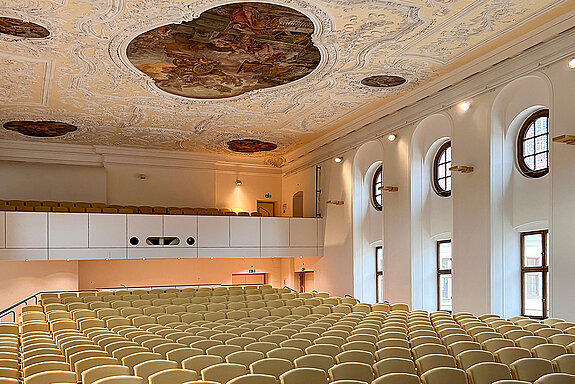 Asamsaal - Blick von der B&uuml;hne Richtung Empore. (Foto: ski)