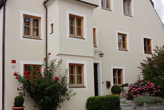 Fassade mit zweigeschossigem Erker