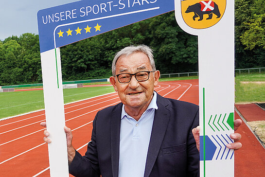 Bei der Sportehrung 2021 wurde Helmut Weinzierl nach 36 Jahren als Sportreferent verabschiedet. (Foto: Stadt Freising)