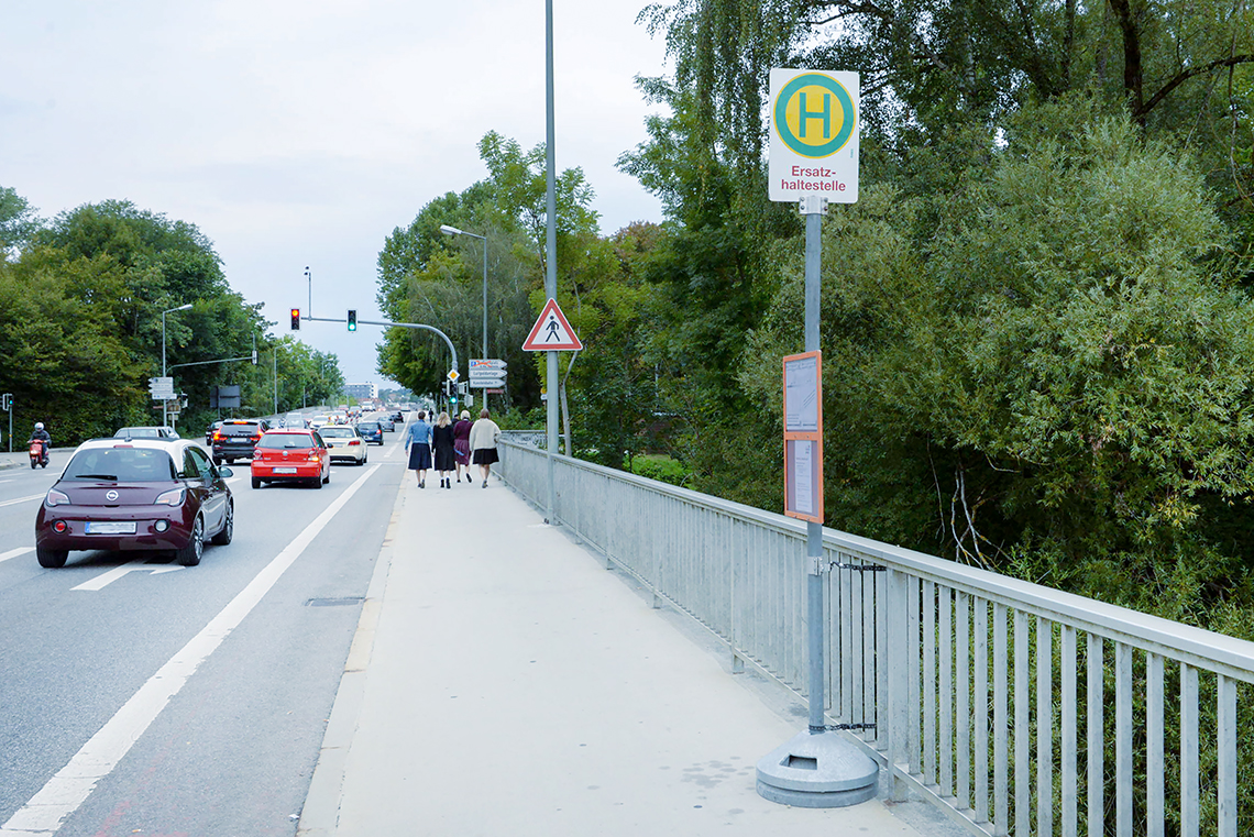 Zur Volksfestzeit wird eine Bushaltestelle auf der Luitpoldbrücke angeboten.