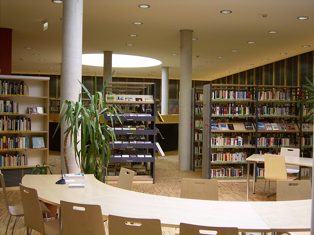 Bild von der Sitzgruppe zum Lernen in der Stadtbibliothek Freising